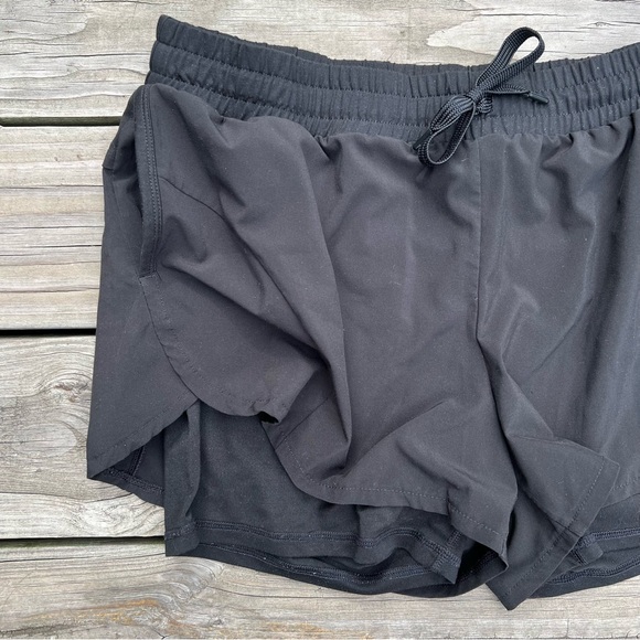 Women’s Athletic Shorts, size large, built in fitted shorts, running shorts - Picture 8 of 9